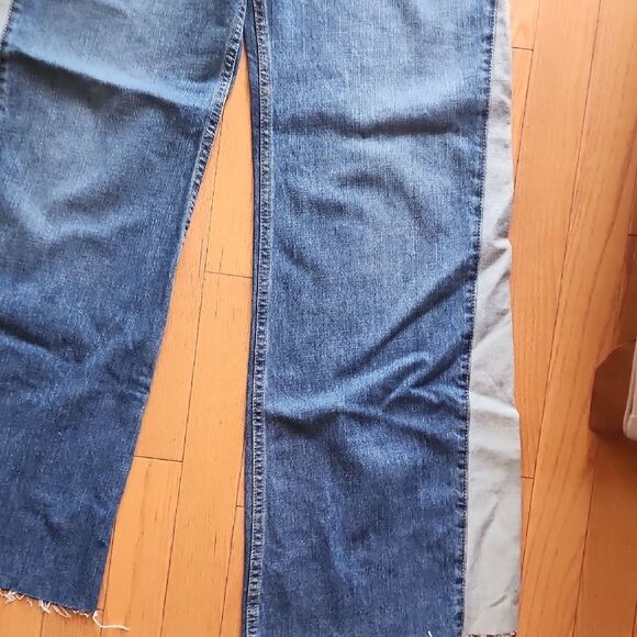 BDG Two-Tone Flare Jeans- Women's Size 29 - Picture 5 of 6